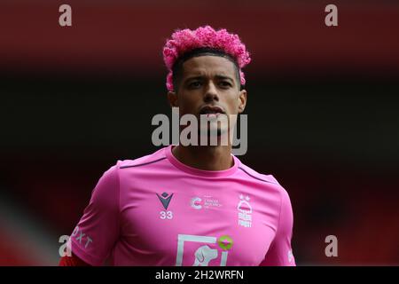 Nottingham, Inghilterra, 24 ottobre 2021. Lyle Taylor della foresta di Nottingham durante la partita del campionato Sky Bet al City Ground di Nottingham. Il credito dovrebbe essere: Isaac Parkin / Sportimage Credit: Sportimage/Alamy Live News Foto Stock