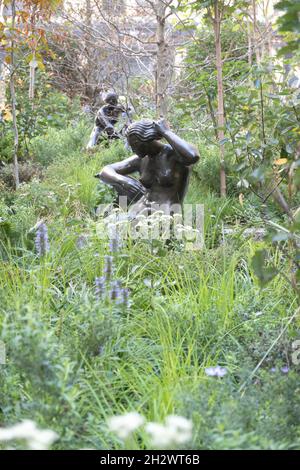 Rockefeller Center Channel Gardens in autunno, New York, USA, 2021 Foto Stock