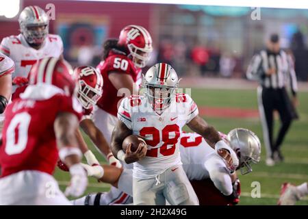 BLOOMINGTON, STATI UNITI - 2021/10/23: Ohio state Buckeyes running back Miyan Williams (28) gioca contro IU durante una partita di football NCAA il 16 ottobre 2021 al Memorial Stadium di Bloomington, Ind. Ohio state batte l'Indiana University 54-7. Foto Stock