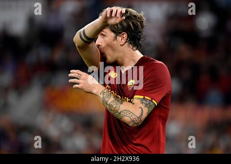 Roma, Italia. 24 ottobre 2021. Nicolo Zaniolo di AS Roma reagisce durante la Serie Una partita di calcio tra ROMA E SSC Napoli allo stadio Olimpico di Roma, 24 ottobre 2021. Foto Antonietta Baldassarre/Insidefoto Credit: Ininsidefoto srl/Alamy Live News Foto Stock