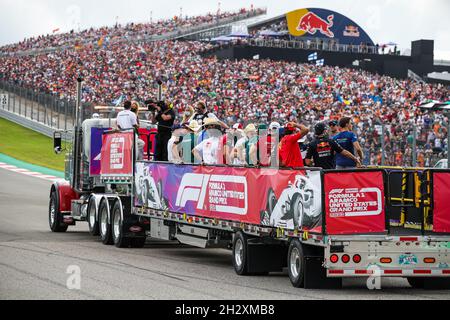 Austin, Texas, 24/10/2021, i piloti sfilano davanti ai tifosi durante il Gran Premio di Formula 1 degli Stati Uniti Aramco 2021, 17° round del Campionato del mondo di Formula uno FIA 2021 dal 21 al 24 ottobre 2021 sul circuito delle Americhe, ad Austin, Texas, Stati Uniti d'America - Foto Florent Gooden / DPPI Foto Stock