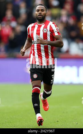 Londra, Inghilterra, 24 ottobre 2021. Rico Henry di Brentford durante la partita della Premier League al Brentford Community Stadium di Londra. Il credito d'immagine dovrebbe leggere: Paul Terry / Sportimage Foto Stock