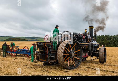 Dimostrazione del motore di trazione a vapore Fowler al 70° campionato britannico di aratura, Mindrum Mill, Northumberland, Inghilterra, Regno Unito Foto Stock