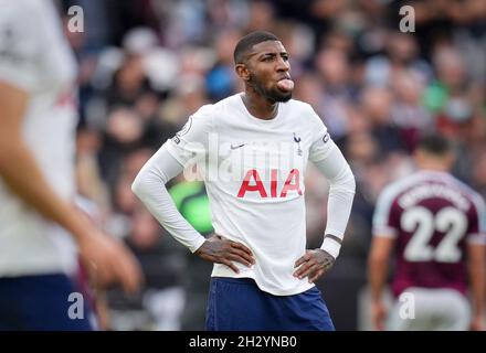 Londra, Regno Unito. 24 ottobre 2021. Emerson Royal of Spurs durante la partita della Premier League tra West Ham United e Tottenham Hotspur all'Olympic Park di Londra, Inghilterra, il 24 ottobre 2021. Foto di Andy Rowland. Credit: Prime Media Images/Alamy Live News Foto Stock