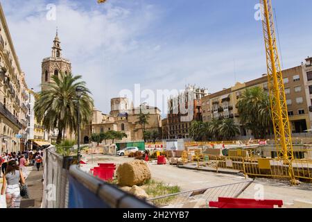 Settembre, 2021. Valencia, Spagna. Immagine dei lavori di ristrutturazione della Plaza de la Reina di Valencia (Spagna) in cui la Miguelete e la Cattedrale Foto Stock