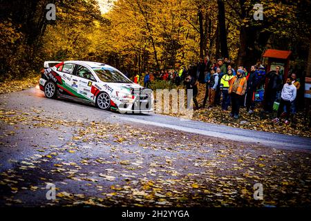 Nyiregyhaza, Ungheria, 24/10/2021, 30 JUHASZ Csaba (HUN), BENCS Zoltan (HUN), Kole Media Center Kft., Mitsubishi Lancer Evo X, azione durante il FIA ERC Rally Ungheria 2021, 7° round del FIA European Rally Championship 2021, dal 21 al 24 ottobre 2021 a Nyiregyhaz / DPPI Rouen Foto / Basitien Foto Stock