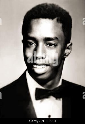 1986 , USA : l'americano SEAN John COMBS aka P. DIDDY ( Puff Daddy , Puffy o Diddy , nato il 4 novembre 1969 ), quando era un ragazzo di 17 anni , foto publishe in HIGH SCHOOL YEARBOOK . Rapper cantante , cantautore , produttore di dischi e manager . Fotografo non dentificato. - MUSICA - MUSICA SOUL - RAP - RAPPER - HIP HOP - hip hop - hip-hop - PRODOTTO DISCOGRAFICO - STORIA - FOTO STORICHE - quando era giovane - celebrità celebrità - celebrità personali famiglie da giovane giovani - infanzia - infanzia - sorriso - sorriso - ADOLESCENTE - cravatta arco - papillon - cravatta --- ARCHIVIO GBB Foto Stock