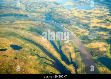 Vista aerea sui paesaggi tundra del Nord Yakutia da un aereo Foto Stock