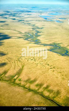 Vista aerea sui paesaggi tundra del Nord Yakutia da un aereo Foto Stock