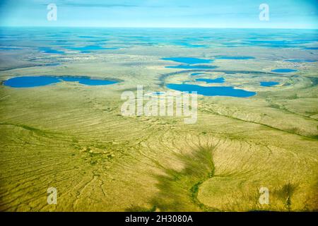 Vista aerea sui paesaggi tundra del Nord Yakutia da un aereo Foto Stock