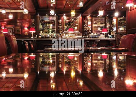 Il magnifico interno del Dark Horse Restaurant a Belfast Foto Stock