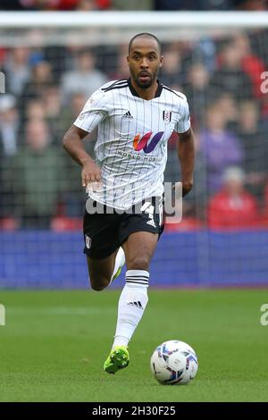 Nottingham, Inghilterra, 24 ottobre 2021. Denis Odoi di Fulham durante la partita del Campionato Sky Bet al City Ground di Nottingham. Il credito dovrebbe essere: Isaac Parkin / Sportimage Foto Stock