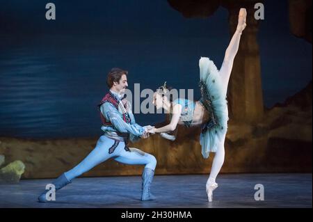 Tamara Rojo e Fernando Bufala provano le Corsaire del Balletto Nazionale Inglese al Milton Keynes Theatre, Milton Keynes Foto Stock