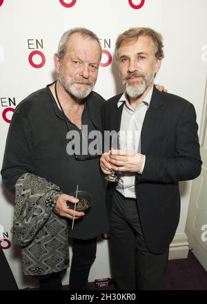 Terry Gilliam e Christoph Waltz alla festa dopo la prima di Benvenuto Cellini diretta da Terry Gilliam al London Coliseum, St Martin's Lane - Londra Foto Stock