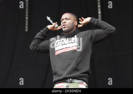 Lethal Bizzle (Maxwell Ansah) si esibisce dal vivo sul palco il giorno 2 del Bestival 2014, Robin Hill Country Park - Isola di Wight Foto Stock