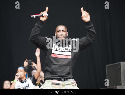 Lethal Bizzle (Maxwell Ansah) si esibisce dal vivo sul palco il giorno 2 del Bestival 2014, Robin Hill Country Park - Isola di Wight Foto Stock