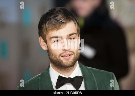 Douglas Booth arriva all'EE British Academy Film Awards 2015, presso la Royal Opera House di Covent Garden - Londra Foto Stock