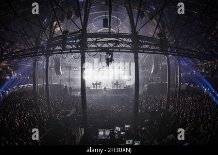 La divulgazione è unita da NAO Live sul palco come parte dell'Apple Music Festival 2015 presso la Roundhouse di Camden - Londra Foto Stock