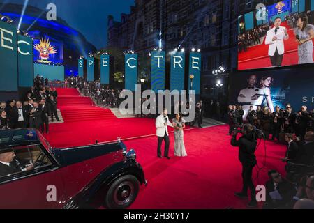 David Walliams e Susanna Reid partecipano alla Spectre World Premiere, presso la Royal Albert Hall di Londra Foto Stock