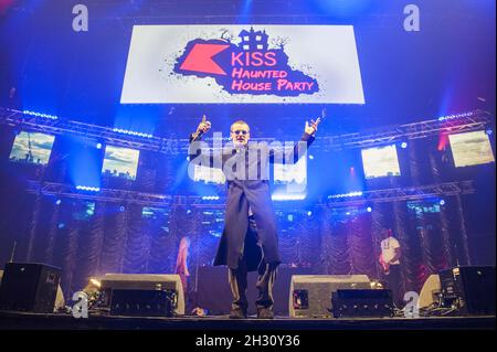 Rudimental si esibiscono dal vivo sul palco al Kiss FM Haunted House Party, presso la SSE Wembley Arena di Londra Foto Stock