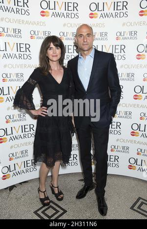 Marchio forte e Liza Marshall partecipare al premio Olivier candidati vincitori/festa al V & A Museum di Londra. Foto Stock