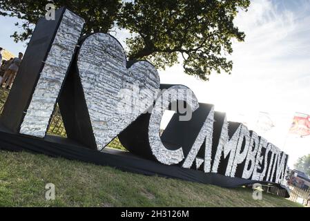 Vista generale del cartello Camp Bestival a Camp Besitval 2016, Castello di Lulworth a Wareham Foto Stock