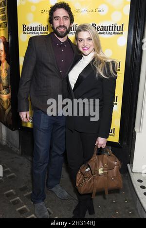 Anna Williamson e gli ospiti partecipano al bellissimo gala di compleanno musicale del Carole King all'Aldwych Theatre di Londra. Data foto: Giovedì 9 febbraio 2017. Il credito fotografico deve essere: DavidJensen/EMPICS Entertainment Foto Stock