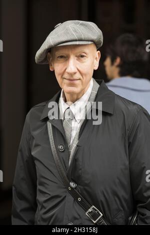 Fashionista durante la London Fashion Week Autunno/Inverno 2017 a Londra. Data foto: Sabato 18 febbraio 2017. Il credito fotografico deve essere: DavidJensen/EMPICS Entertainment Foto Stock