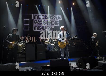 Paul Weller si esibisce sul palco per la serie annuale di concerti Teenage Cancer Trust presso la Royal Albert Hall di Londra. Data foto: Venerdì 31 marzo 2017. Il credito fotografico dovrebbe essere: Â© PA/PAWire/PressAssociation Foto Stock