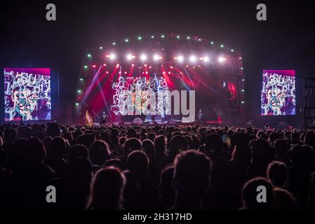 Vista generale della fase del castello come Tribe chiamato quest eseguire dal vivo al Bestival 2017 a Lulworth Castle - Wareham. Data foto: Sabato 9 settembre 2017. Il credito fotografico deve essere: David Jensen/EMPICS Entertainment Foto Stock