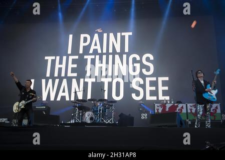 I Manic Street Preachers si esibiscono dal vivo al festival Isle of Wight a Seaclose Park, Newport. Data immagine: Domenica 24 giugno 2018. Il credito fotografico dovrebbe essere: David Jensen/EMPICS Entertainment Foto Stock