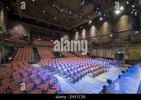 Vista generale dell'interno dell'Alexandra Palace Theatre, riaperto al pubblico per la prima volta in 80 anni dopo un rinnovo di 27 milioni di sterline, Alexandra Palace, Londra. Data foto: Venerdì 30 novembre 2018. Il credito fotografico dovrebbe essere: David Jensen/ EMPICS Entertainment Foto Stock