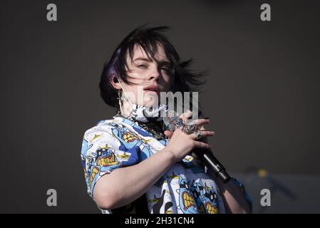 Billie Eilish si esibisce il 5° giorno del Glastonbury Festival 2019 presso la Worthy Farm di Pilton, Somerset. Data foto: Domenica 30 giugno 2019. Il credito fotografico deve essere: David Jensen/EMPICS Entertainment Foto Stock