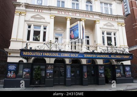 Il teatro Duke of York è chiuso a causa della pandemia del Covid-19, ed è improbabile che si apra presto a meno che le linee guida governative non cambiino, St Martins Lane, Londra. Data immagine: Giovedì 2 luglio 2020. Il credito fotografico dovrebbe essere: David Jensen/EMPICS Entertainment Foto Stock