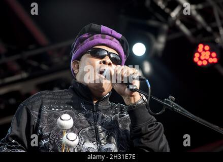 Roy Ayers sul palco al festival musicale Camp Bestival al Castello di Lulworth a Dorset, Regno Unito Foto Stock