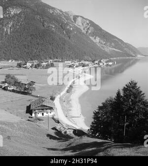 Ein Ausflug nach Pertisau am Achensee nel Tirolo, Deutsches Reich 1930er Jahre. Un viaggio a Pertisau sul lago di Achen in Tirolo, Germania 1930s. Foto Stock