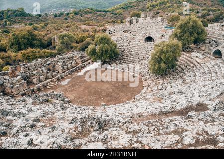 Rovine del teatro nella città antica di Kaunos, Dalyan, Mugla, Turchia Foto Stock