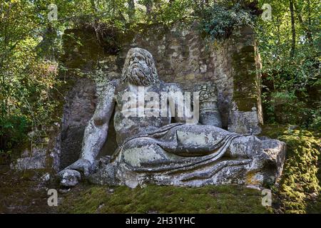 Neptun, Steinstatue im Sacro Bosco, Parco dei Mostri, Park der Ungeheuer, Bomarzo, Provinz Viterbo, Lazio, Italia, Europa Foto Stock