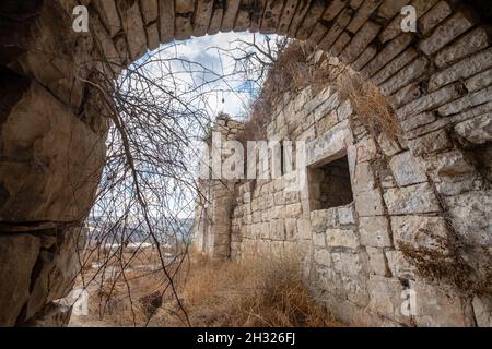 Israele, Gerusalemme, Lifta, deserta villaggio arabo nella periferia di Gerusalemme. La sua popolazione è stata condotta fuori durante gli sforzi per alleviare l'Assedio di Foto Stock