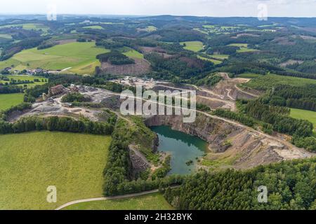 Vista aerea, Robert Schulte Quarry e Basalt AG Quarry a Scheda, Drolshagen, Sauerland, Renania settentrionale-Vestfalia, Germania, DE, Europa, fotografia aerea Foto Stock