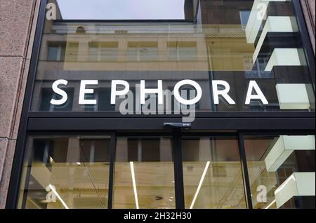 L'esterno di una catena di negozi francesi Sephora a Düsseldorf, Germania. Sephora è una catena di cosmetici francesi, fondata nel 1969. Foto Stock