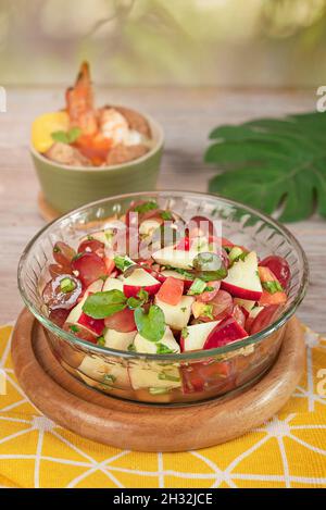 Ciotola di Macedonia di frutta fresca, salsa Foto Stock