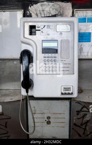 Un telefono a pagamento a gettoni, Londra, Regno Unito Foto Stock