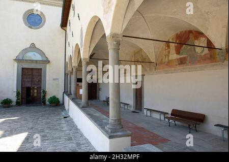 Europa, Italia, Toscana, Arezzo. Bibbiena, Casentino, Saantuario di Santa Maria del Sasso, monumento rinascimentale Foto Stock