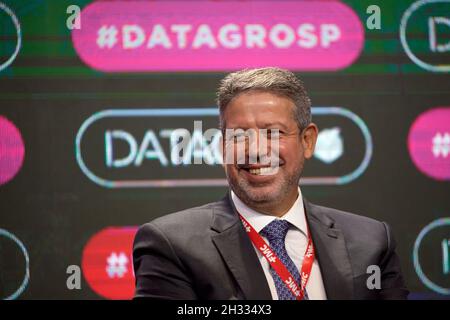 San Paolo, Brasile. 25 ottobre 2021. Il presidente della Camera dei deputati brasiliana, Arthur Lira, partecipa all'apertura della 21a Conferenza Internazionale di Datagro sullo zucchero e l'etanolo, a San Paolo, in Brasile, il 25 ottobre 2021. (Foto di Igor do vale/Sipa USA) Credit: Sipa USA/Alamy Live News Foto Stock