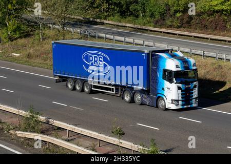 PRS camion di distribuzione sull'autostrada M40, Warwickshire, Regno Unito Foto Stock