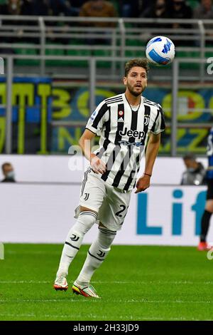 Milano, Italia. 24 ottobre 2021. Manuel Locatelli (27) della Juventus ha visto nella Serie una partita tra Inter e Juventus a Giuseppe Meazza a Milano. (Photo Credit: Gonzales Photo/Alamy Live News Foto Stock