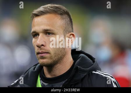 Milano, Italia. 24 ottobre 2021. Arthur of Juventus FC durante la Serie A 2021/22 Football match tra FC Internazionale e Juventus FC allo Stadio Giuseppe Meazza di Milano il 24 ottobre 2021 Credit: Independent Photo Agency/Alamy Live News Foto Stock