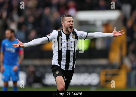 Notts County vs Stockport County 23/10/21.Frank Vincent of Notts County celebra il punteggio. Foto Stock