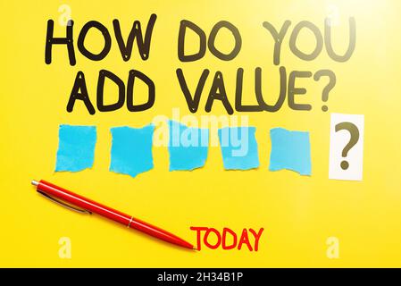 Visualizzazione concettuale come aggiungere domanda di valore. Business Concept migliorare il lavoro impegno processo di produzione pensiero critico trovare indizi Foto Stock